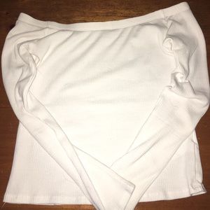 Off shoulder shirt ❄️